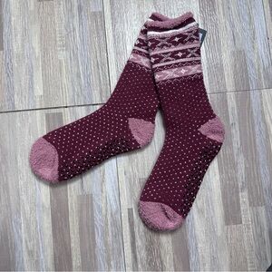 Cuddl Duds Burgundy and Pink Patterned No Slip Socks NWT (Size 4-10)